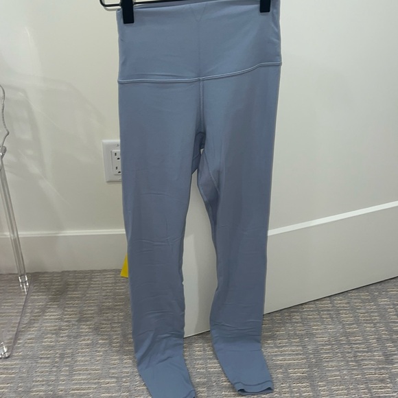 Light blue Lululemon size 4, 28 inch - Picture 1 of 3